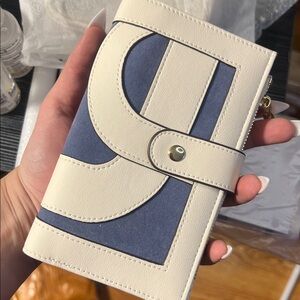 Women’s Wallet Givy